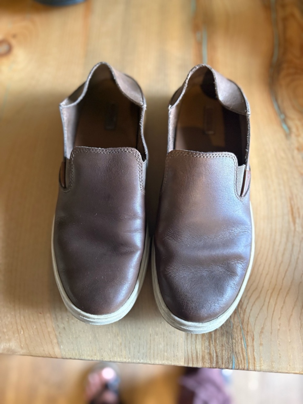 Olukai leather shoes 7.5 - Picture 2 of 6